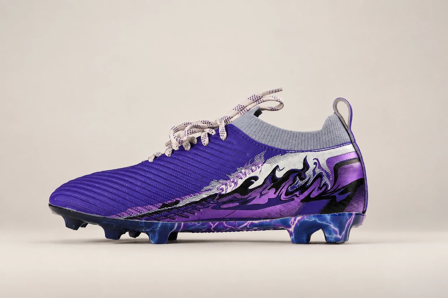 Stravion Purple, side profile: ribbed purple upper, grey knit collar and flame graphic.